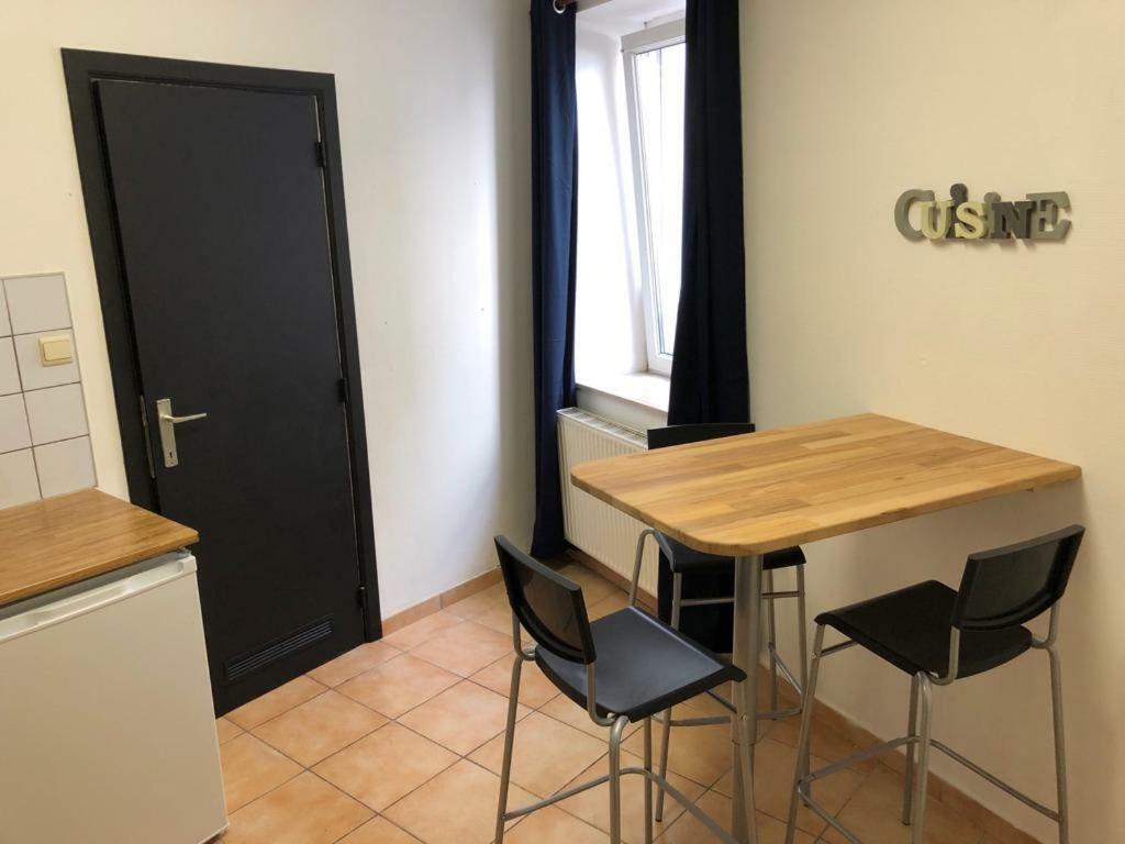 Le De Apartment *